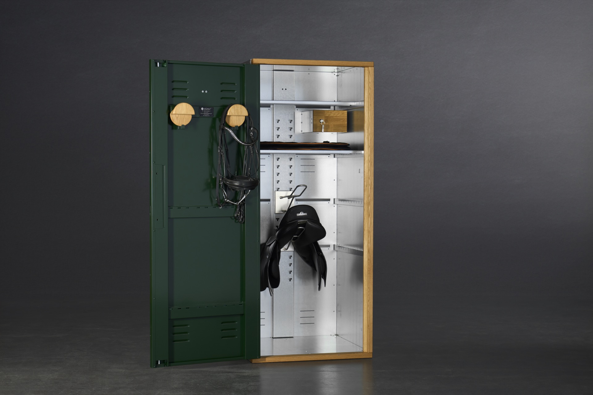 SP Stable-Line Exclusive Sattelschrank 180
