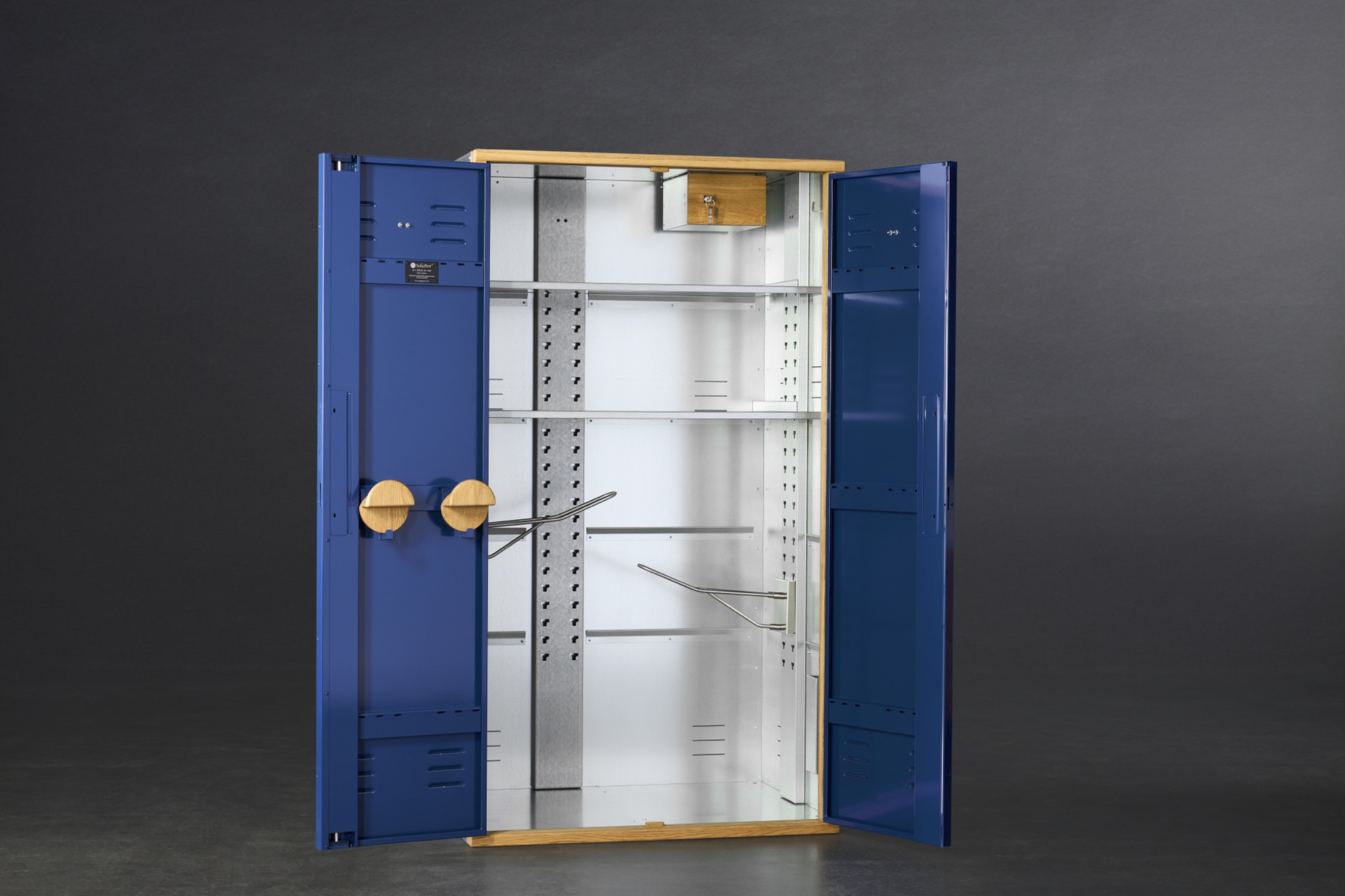 SP Stable-Line Exclusive 2-türiger Sattelschrank 180