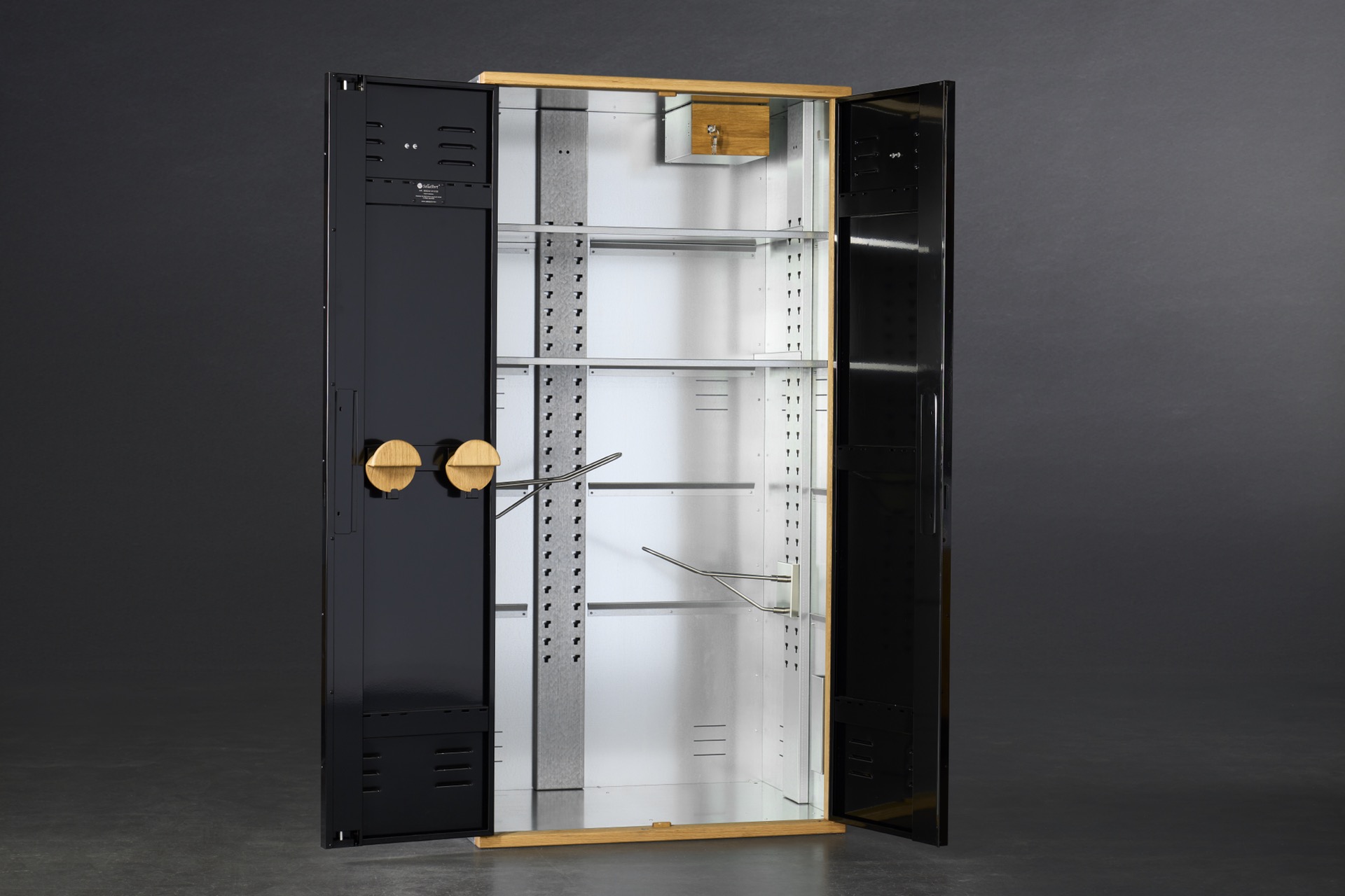  SP Stable-Line Exclusive 2-türiger Sattelschrank 200