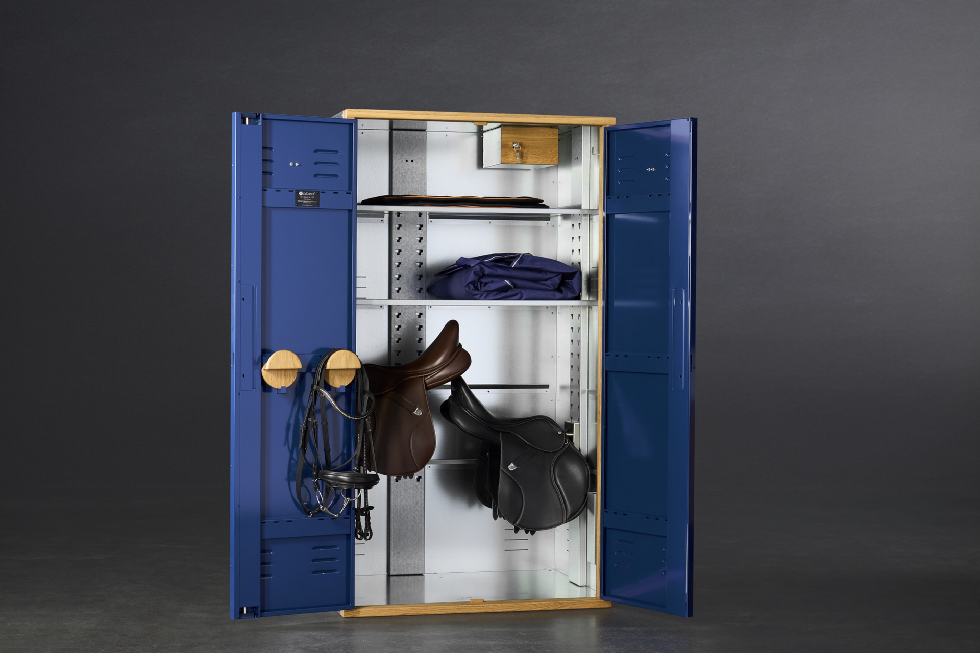 SP Stable-Line Exclusive 2-türiger Sattelschrank 180