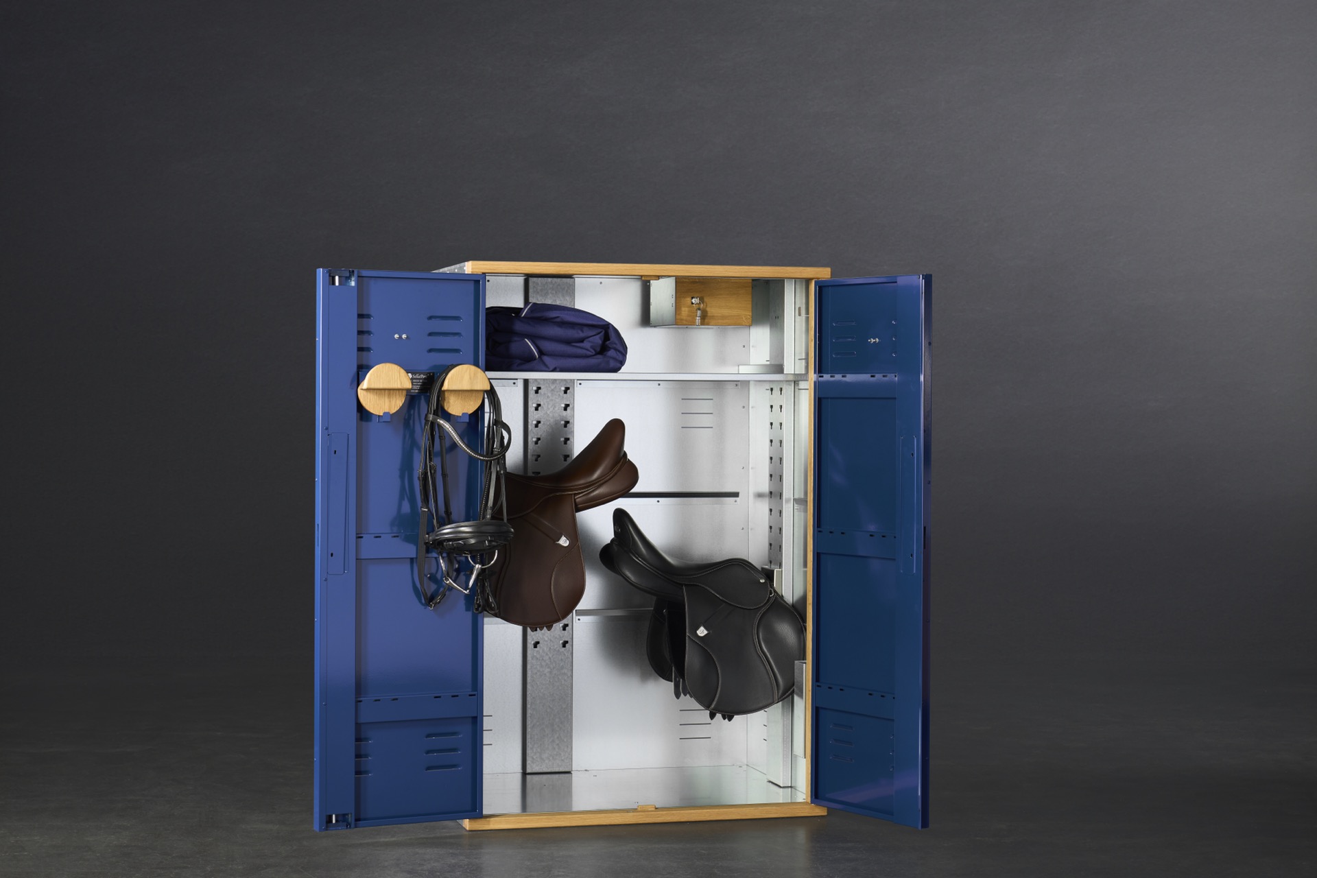 SP Stable-Line Exclusive 2-türiger Sattelschrank 150